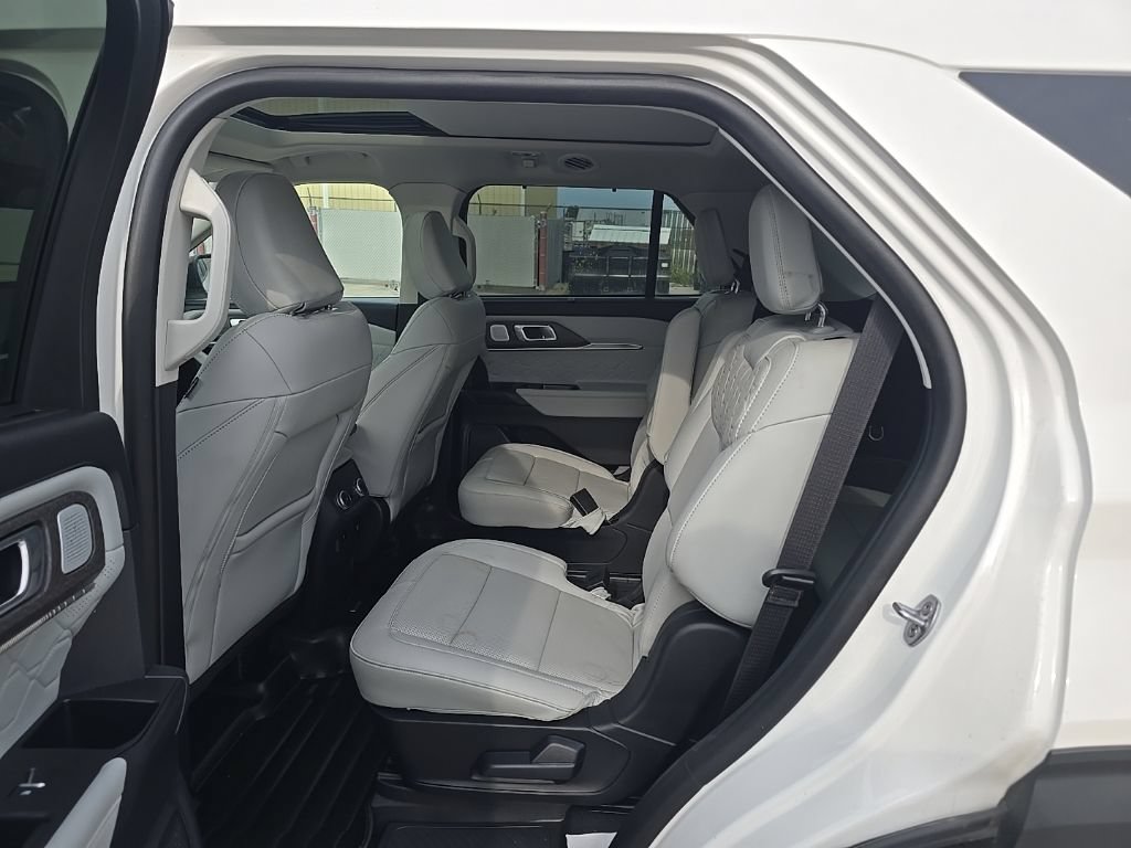 Used 2025 Ford Explorer Platinum w/ LUX Leather Package AWD/4WD image 19