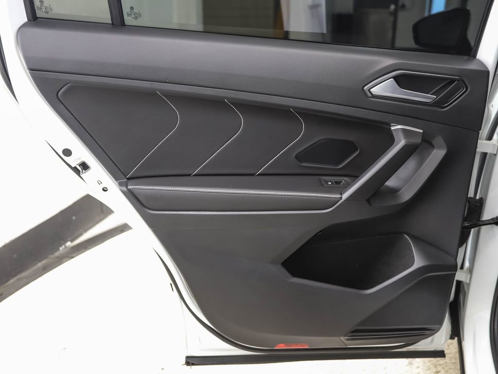 Used 2024 Volkswagen Tiguan SE R-Line image 19