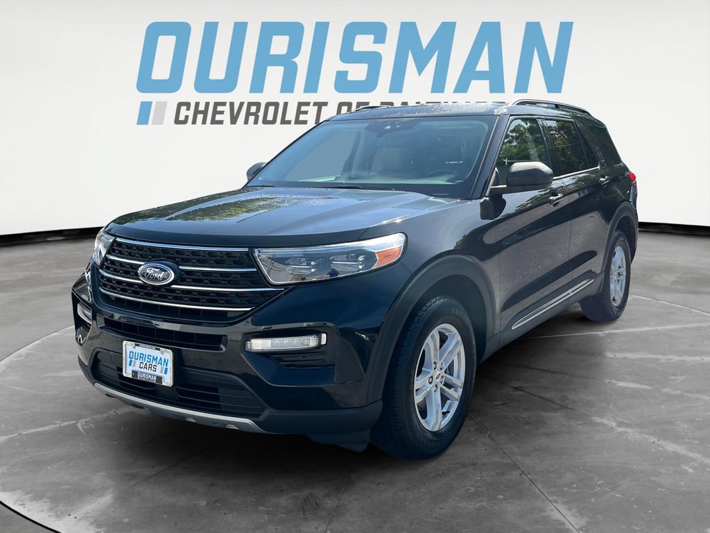 Used 2023 Ford Explorer XLT w/ Equipment Group 202A AWD/4WD image 2
