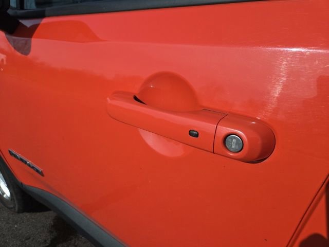 Used 2015 Jeep Renegade Latitude w/ Popular Equipment Group image 20