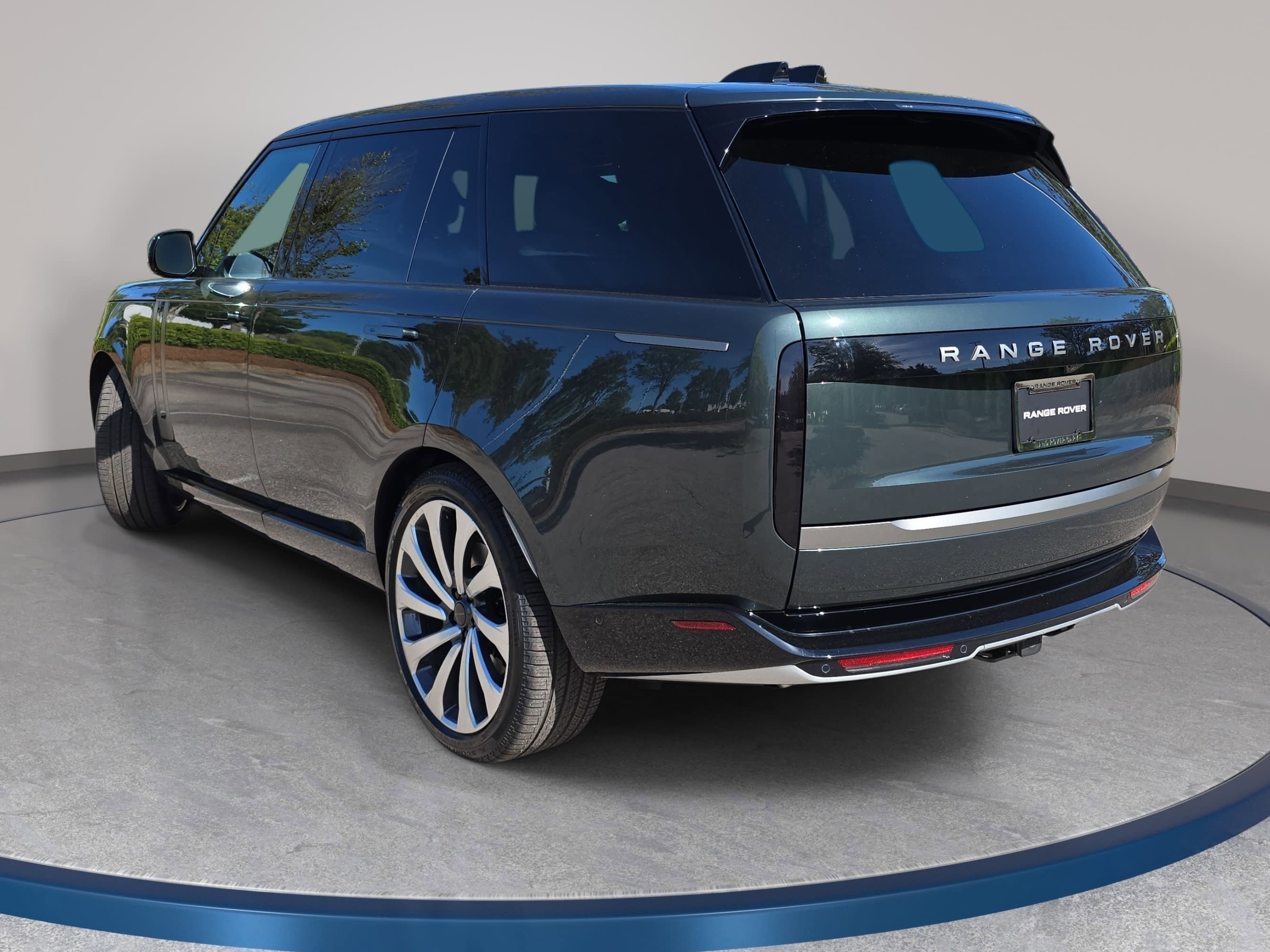 New 2026 Land Rover Range Rover Long Wheelbase SE AWD/4WD image 7