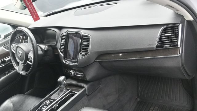 Used 2018 Volvo XC90 T6 Momentum w/ Convenience Package AWD/4WD image 12