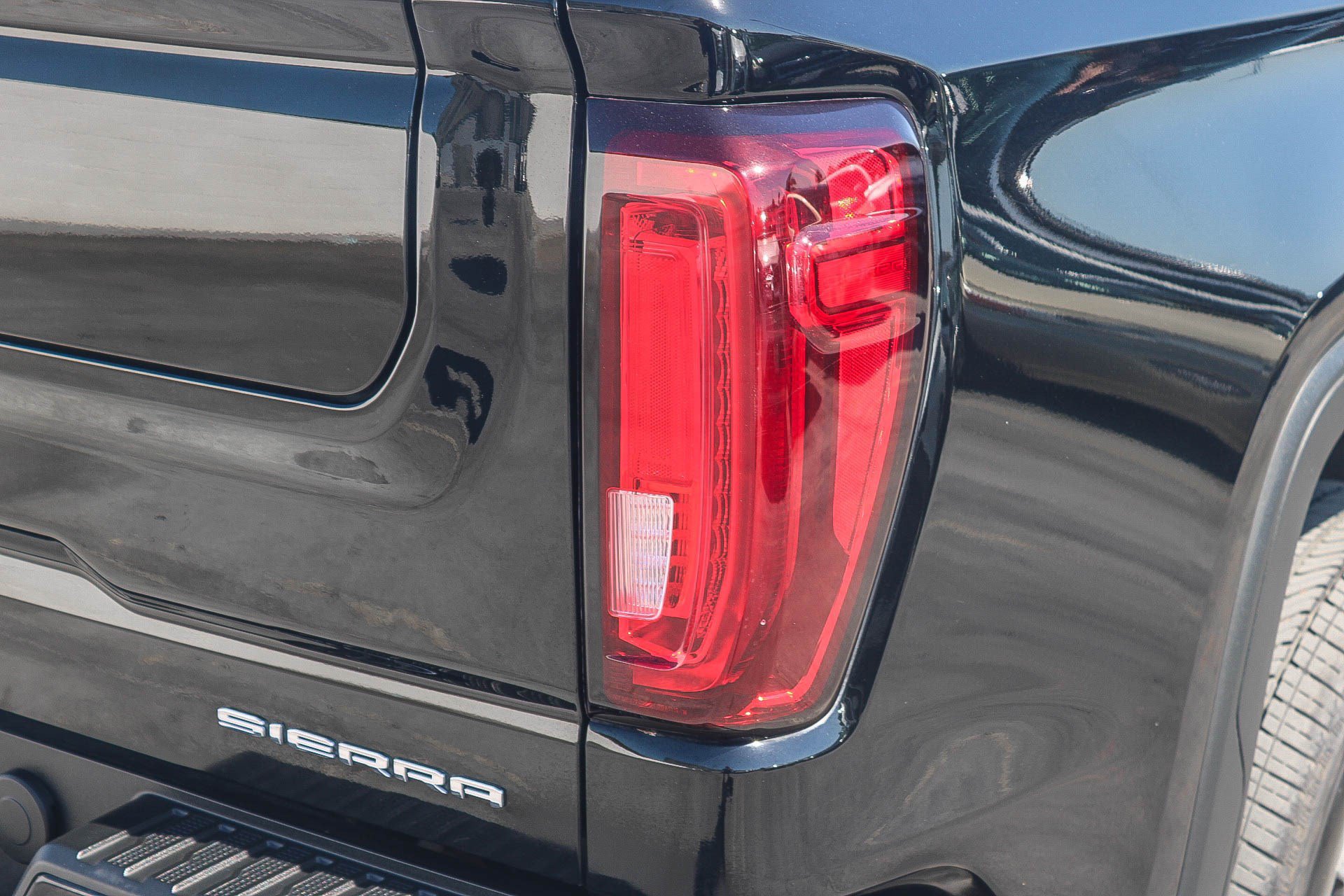 Used 2022 GMC Sierra 1500 Denali w/ Denali Premium Package AWD/4WD image 10