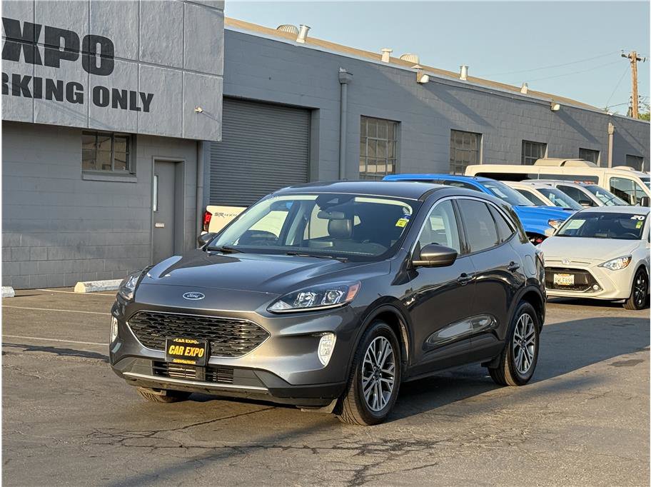 Used 2022 Ford Escape SEL video 1