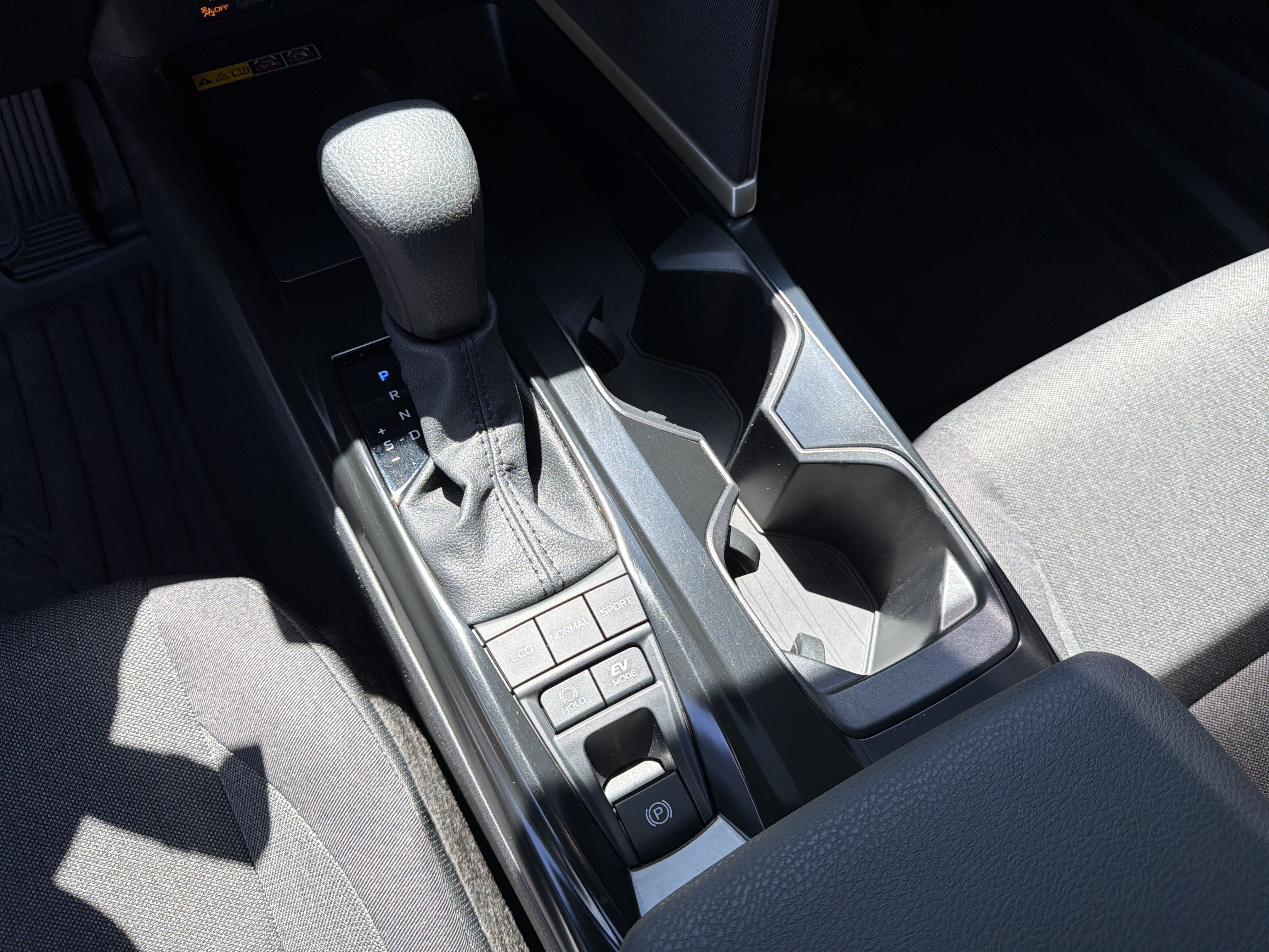 Used 2025 Toyota Camry LE FWD image 28