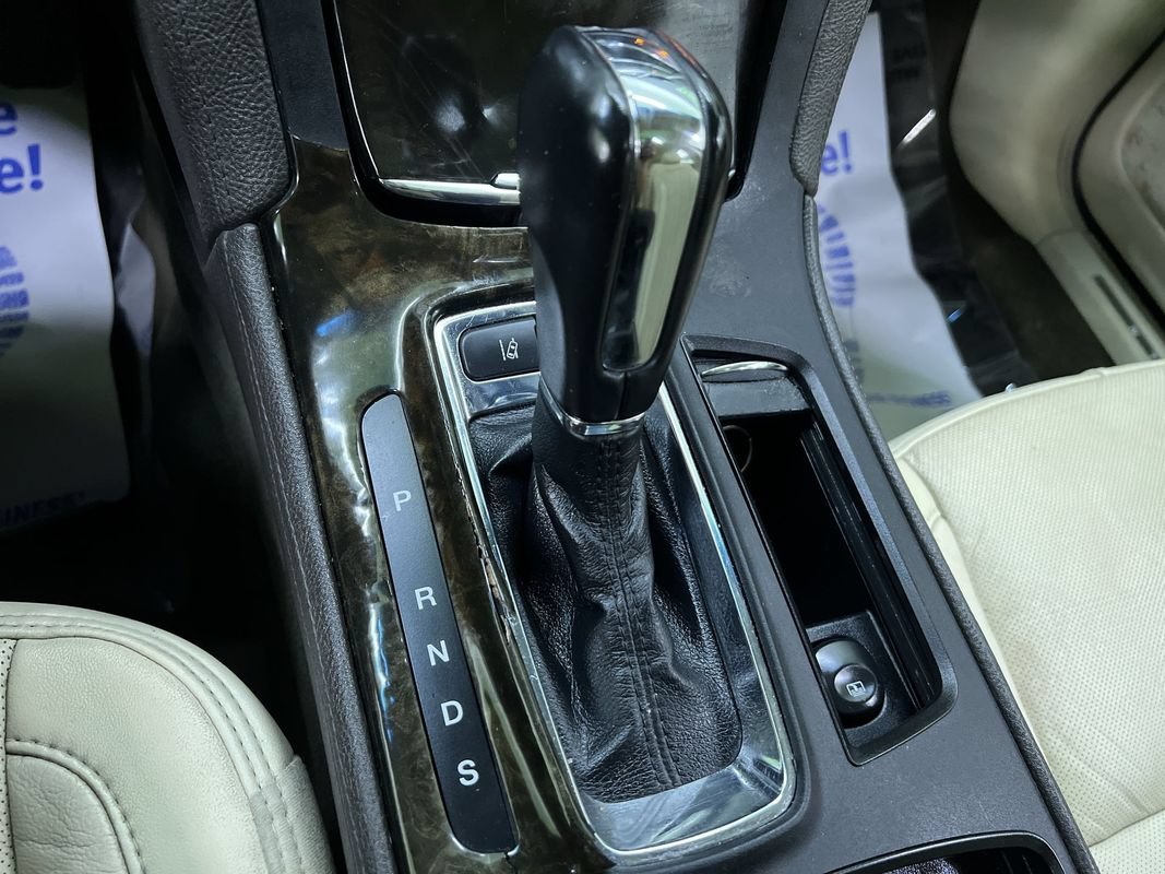 Used 2015 Lincoln MKS w/ Equipment Group 101A FWD image 24