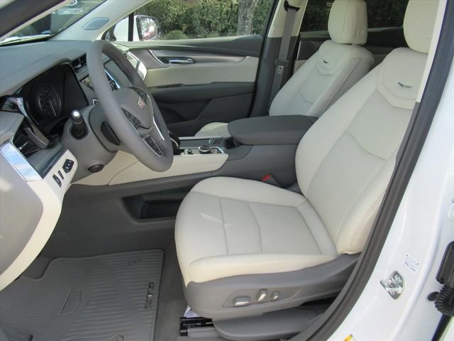 New 2026 Cadillac XT5 Premium Luxury w/ Driver Assist Package FWD image 17