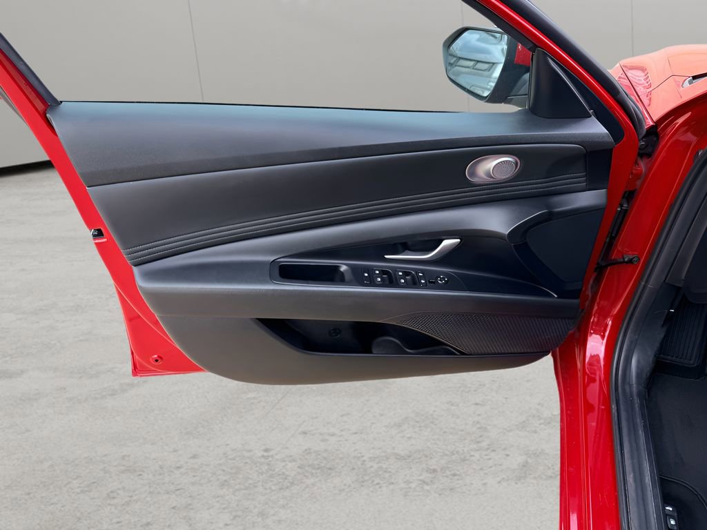 Used 2023 Hyundai Elantra SEL w/ Convenience Package FWD image 9