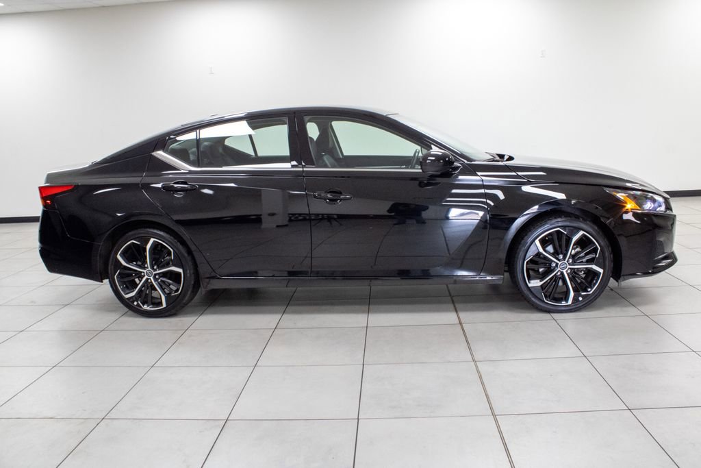 Used 2025 Nissan Altima 2.5 SR image 13