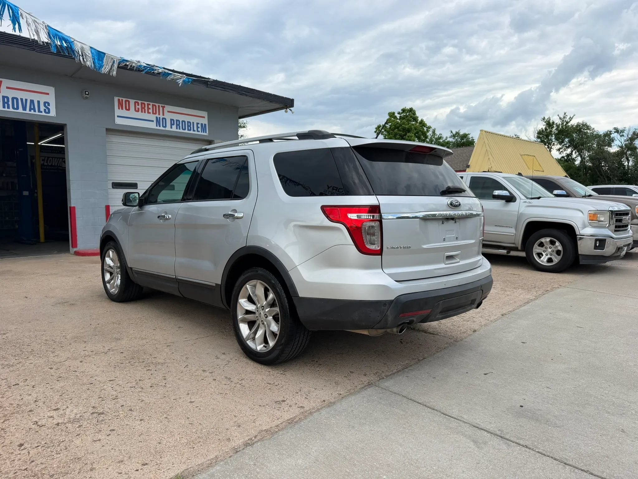 Used 2015 Ford Explorer Limited w/ Equipment Group 302A FWD image 7
