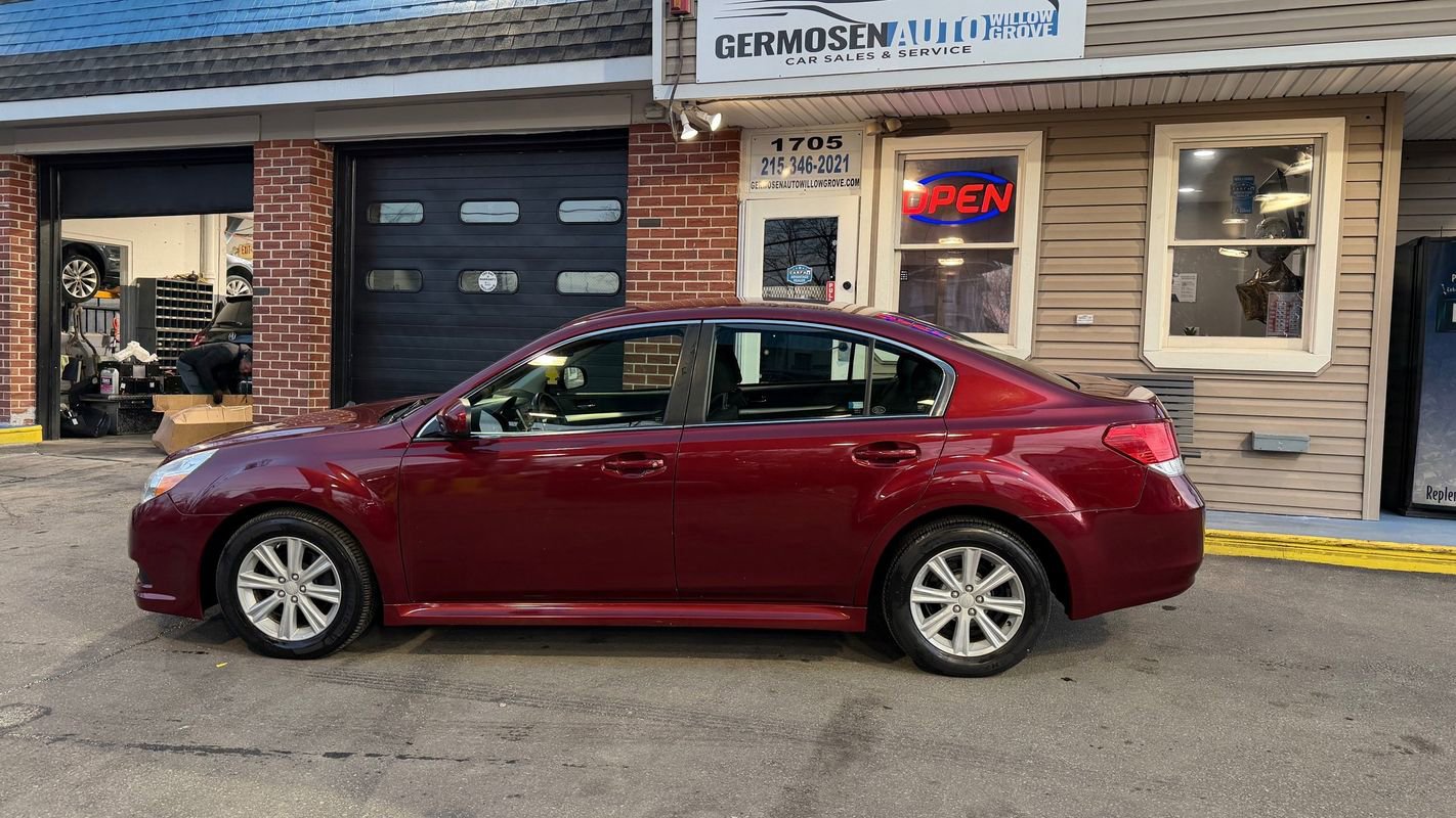 Used 2010 Subaru Legacy 2.5i Premium image 2