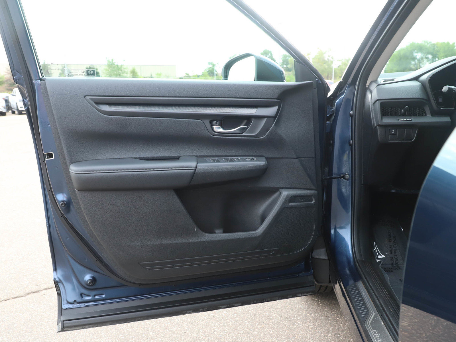 Used 2025 Honda CR-V LX image 17