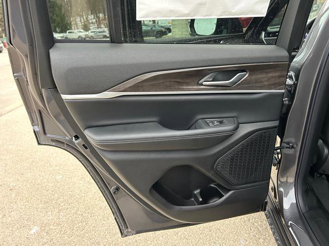New 2025 Jeep Grand Cherokee Limited w/ Trailer Tow Package image 9