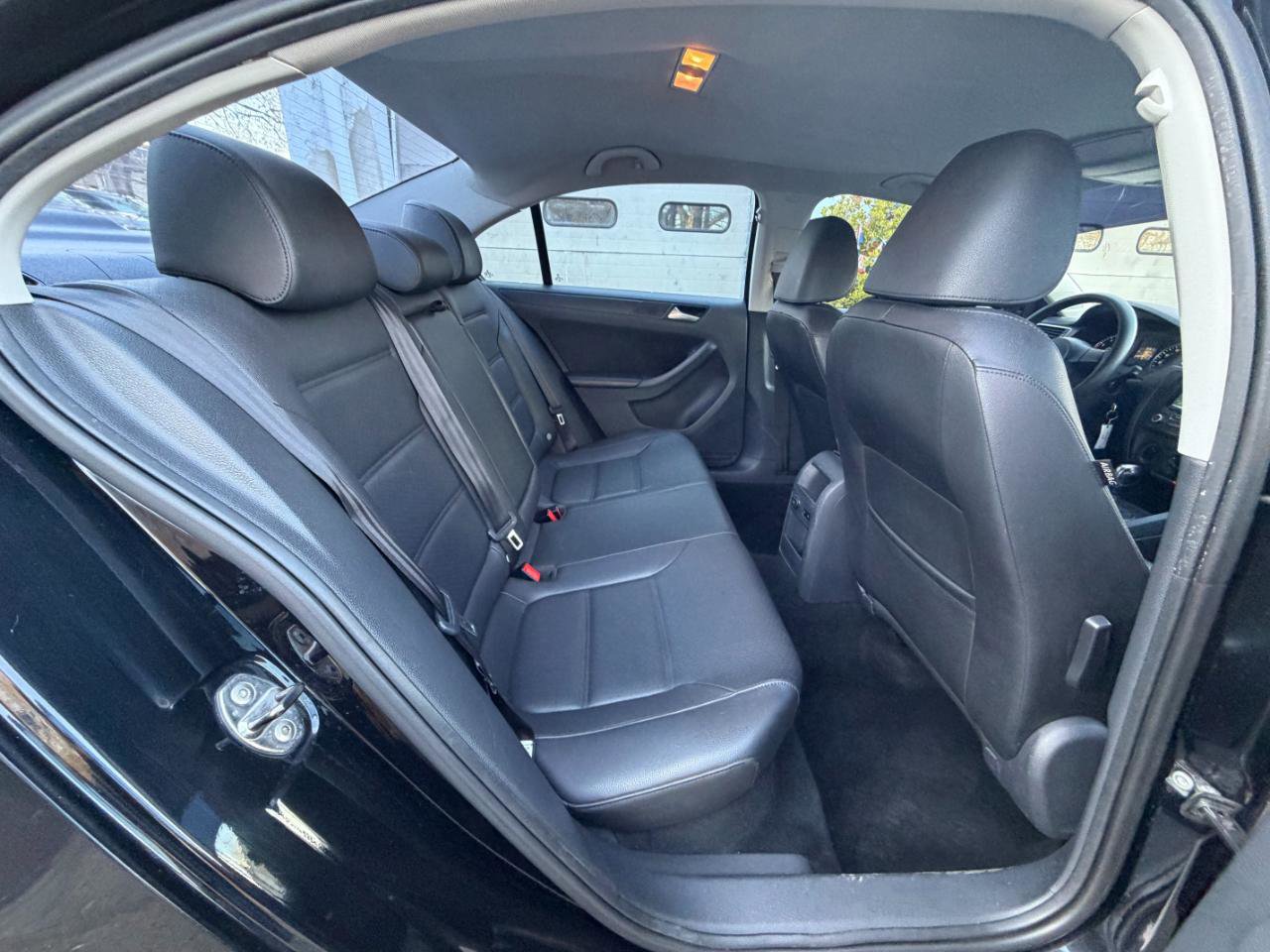 Used 2014 Volkswagen Jetta SE FWD image 30