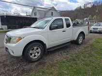 Used 2012 Nissan Frontier SV image 1