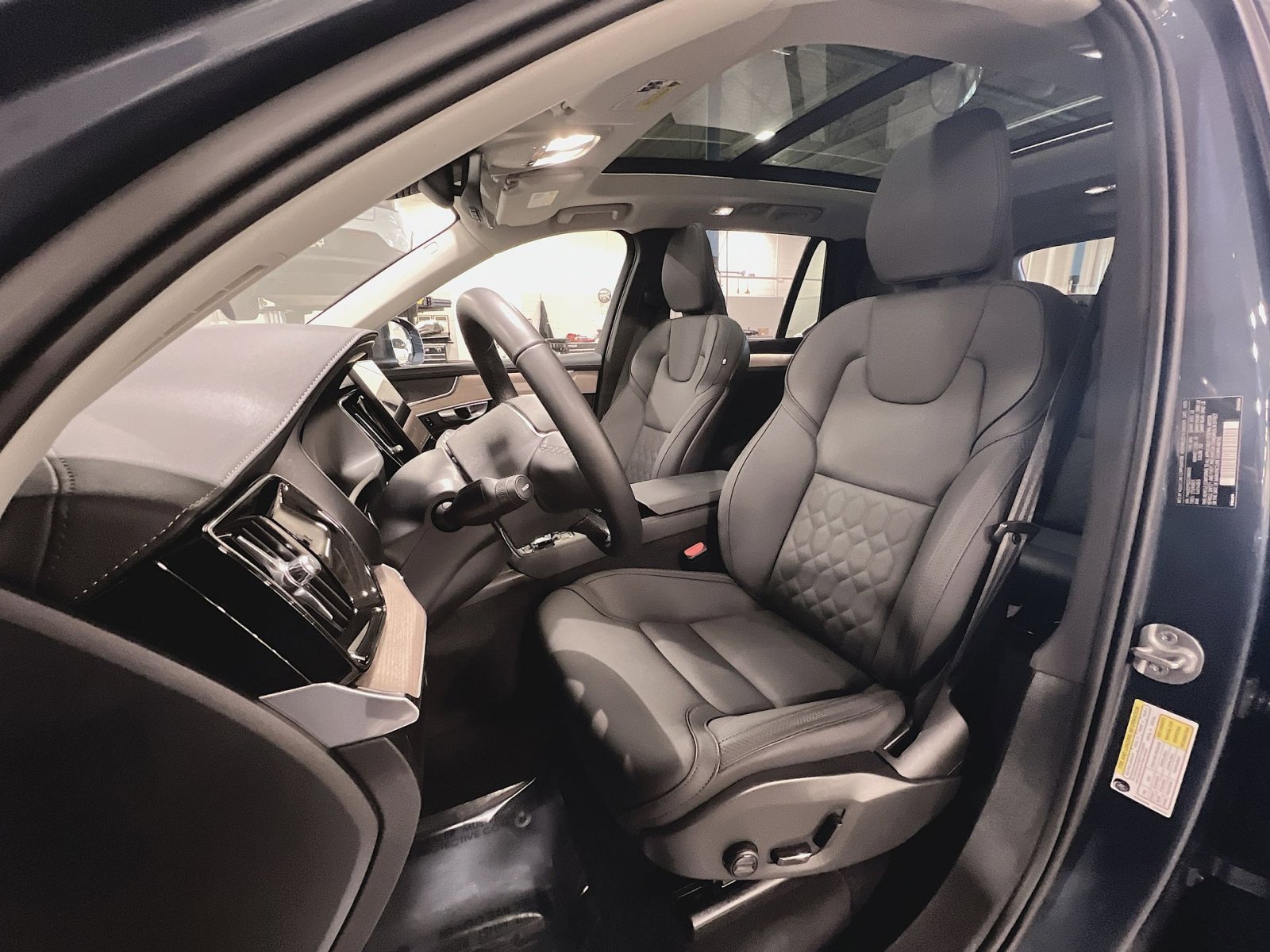 Used 2025 Volvo XC90 B6 Plus image 13