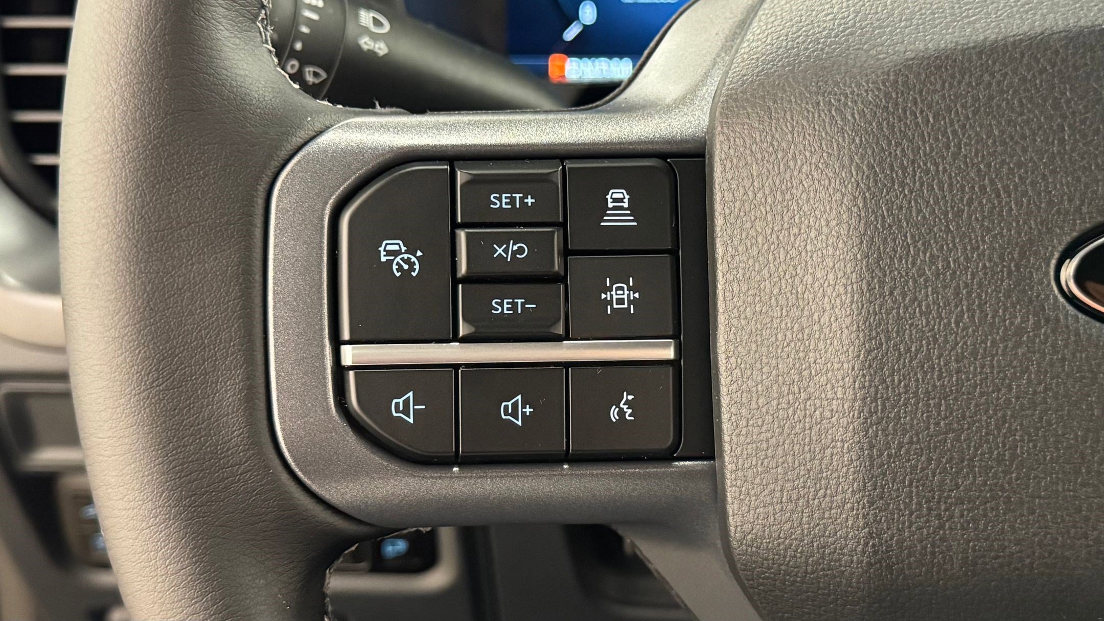 New 2025 Ford F150 XLT w/ Equipment Group 303A High image 31