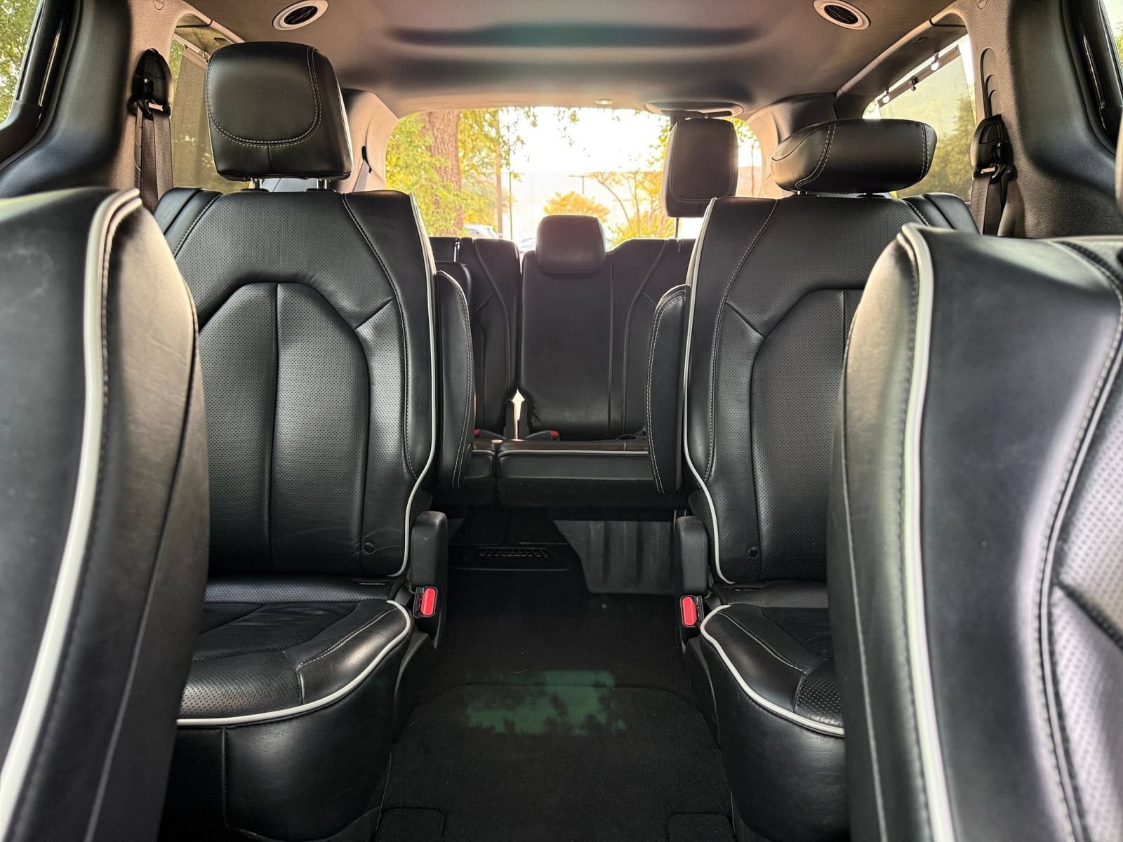 Used 2025 Chrysler Pacifica Limited FWD image 41