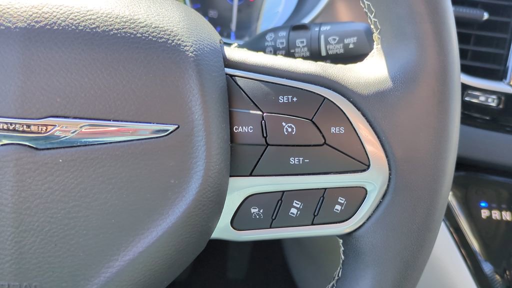 Used 2024 Chrysler Pacifica Touring-L image 20