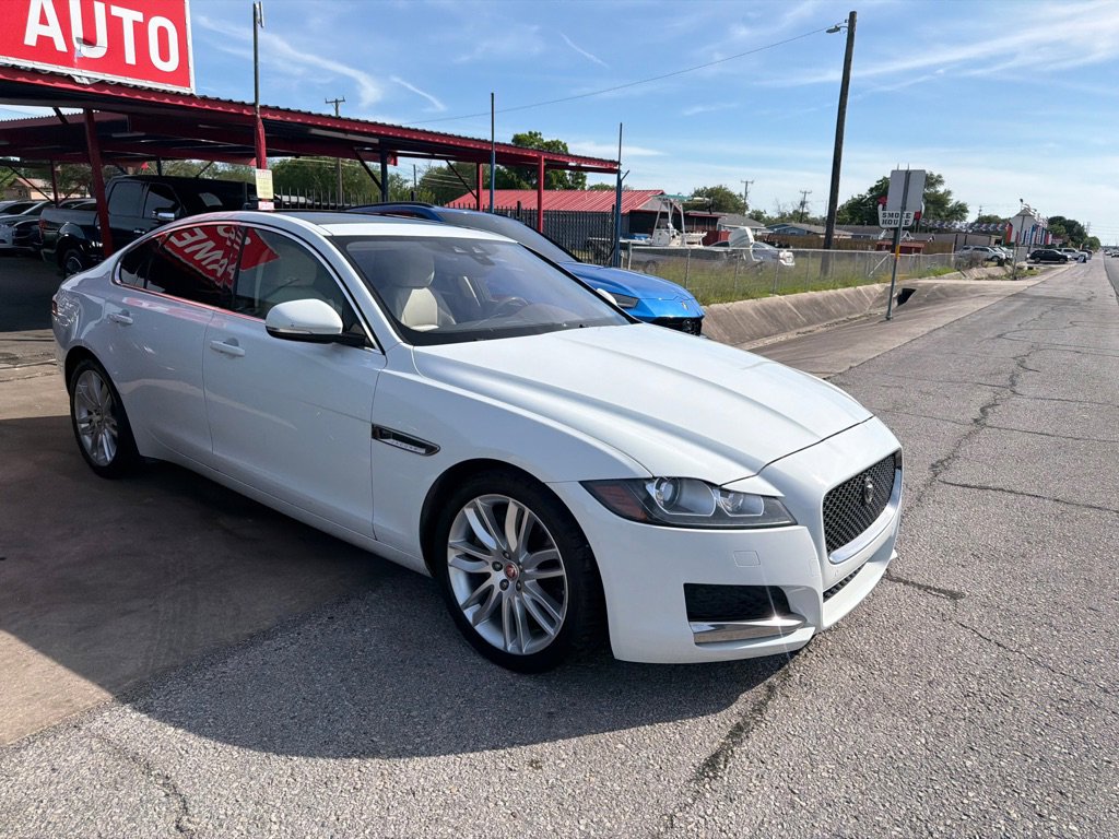 Used 2016 Jaguar XF Prestige RWD image 13