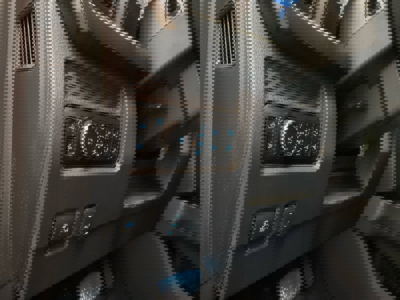 New 2026 Ford F250 Lariat w/ Lariat Ultimate Package image 25