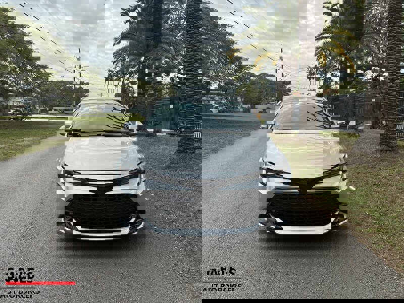 Used 2025 Toyota Corolla SE image 3