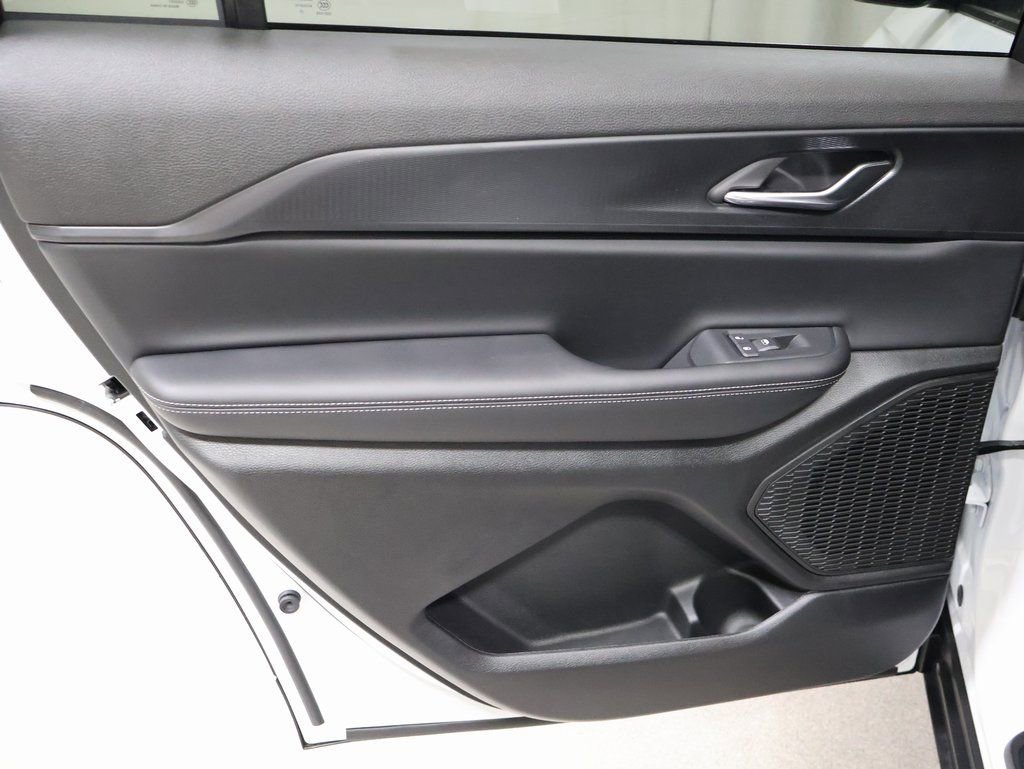 New 2025 Jeep Grand Cherokee L Altitude image 15