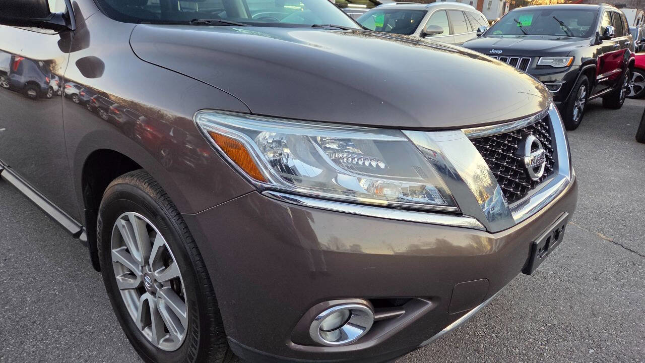 Used 2015 Nissan Pathfinder SV w/ Cargo Package image 19