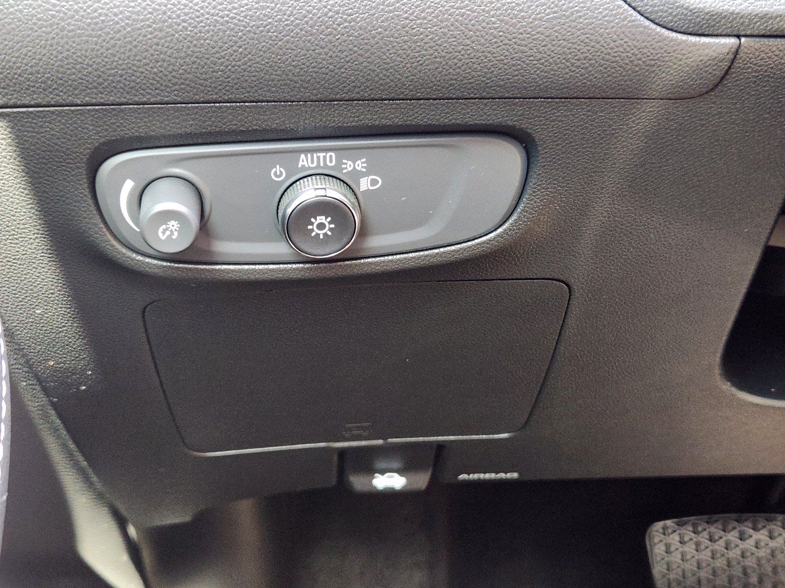 Used 2024 Buick Encore GX Avenir w/ Avenir Technology Package FWD image 19