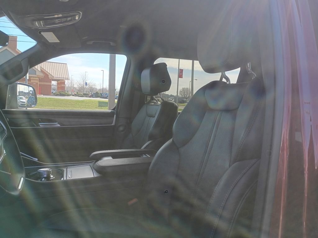 Used 2024 Jeep Wagoneer Series III image 17