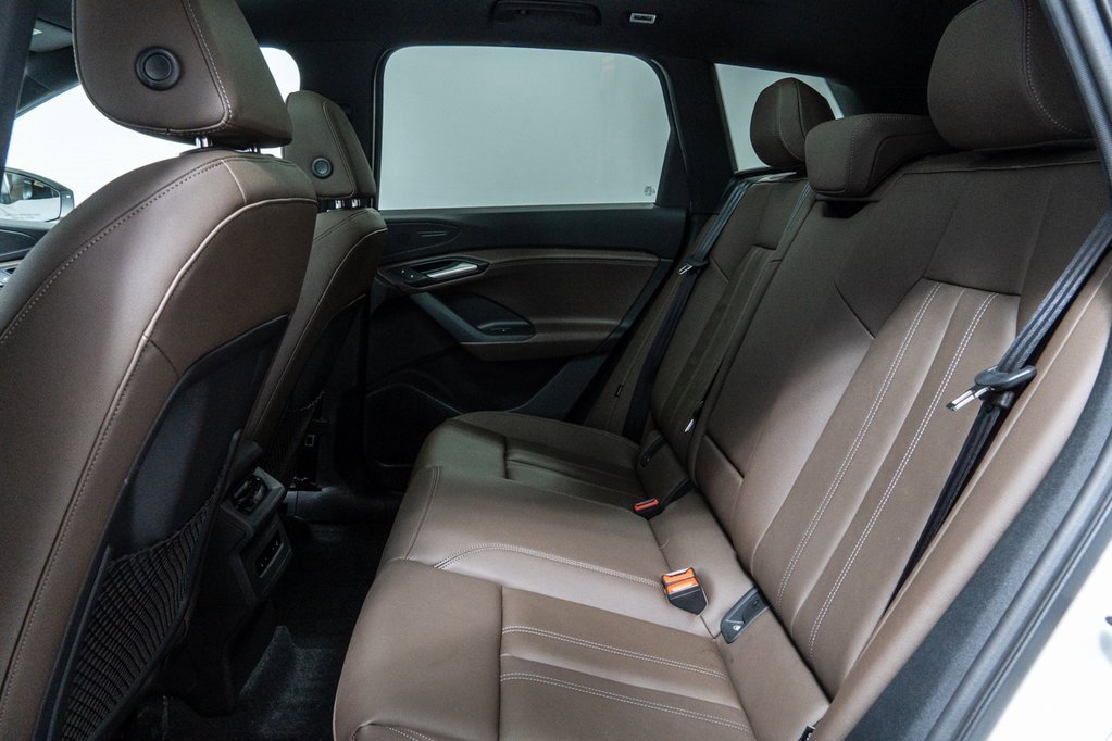 Used 2025 Audi Q6 e-tron Premium w/ Convenience Package image 24