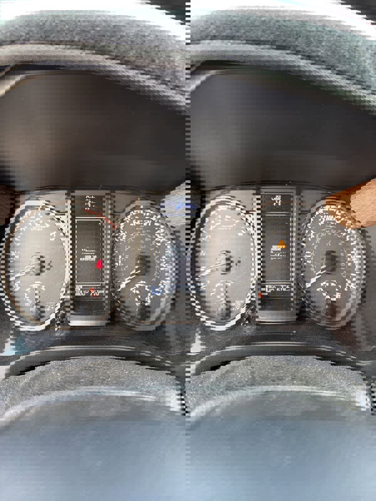 Used 2017 Toyota Tacoma TRD Off-Road w/ Tow Package image 9