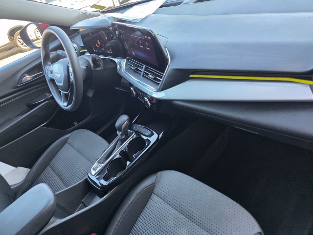 Used 2025 Chevrolet Trax LT FWD image 19