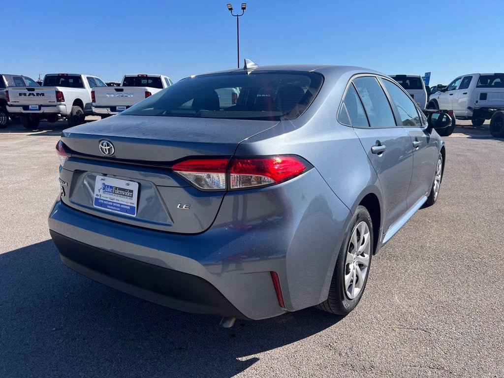 Used 2025 Toyota Corolla LE FWD image 5