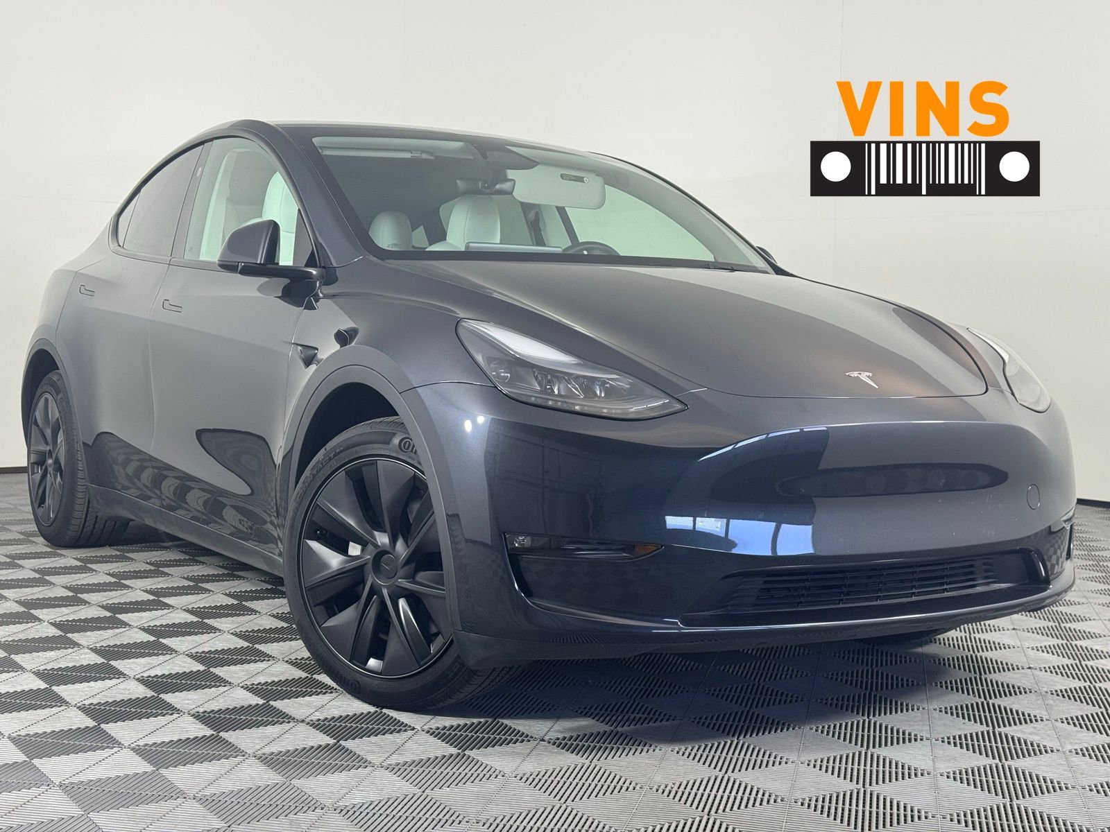 Used 2025 Tesla Model Y Long Range image 1