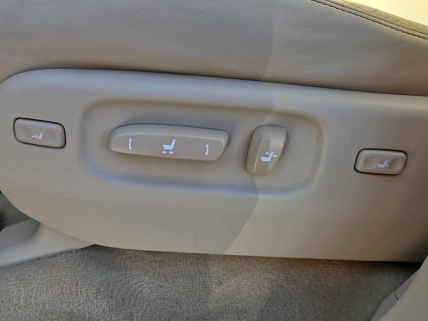 Used 2015 Lexus LX 570 4WD image 21