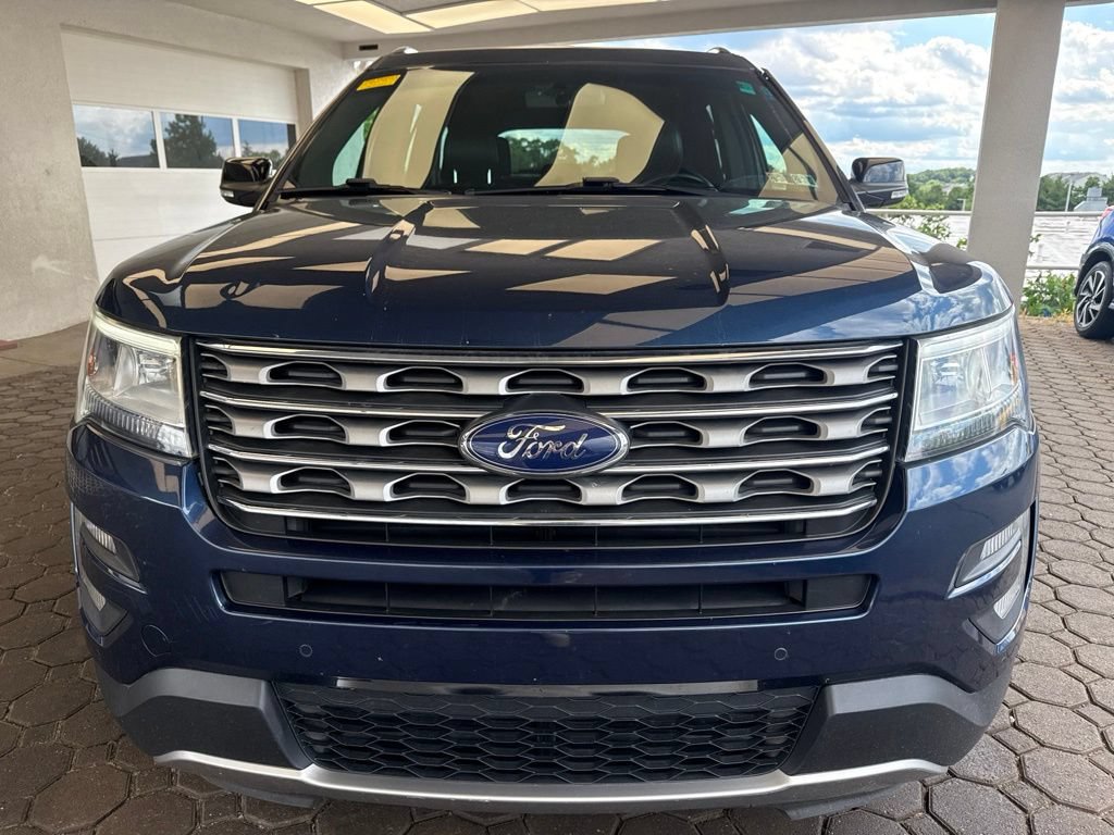 Used 2016 Ford Explorer XLT w/ Equipment Group 202A AWD/4WD image 2