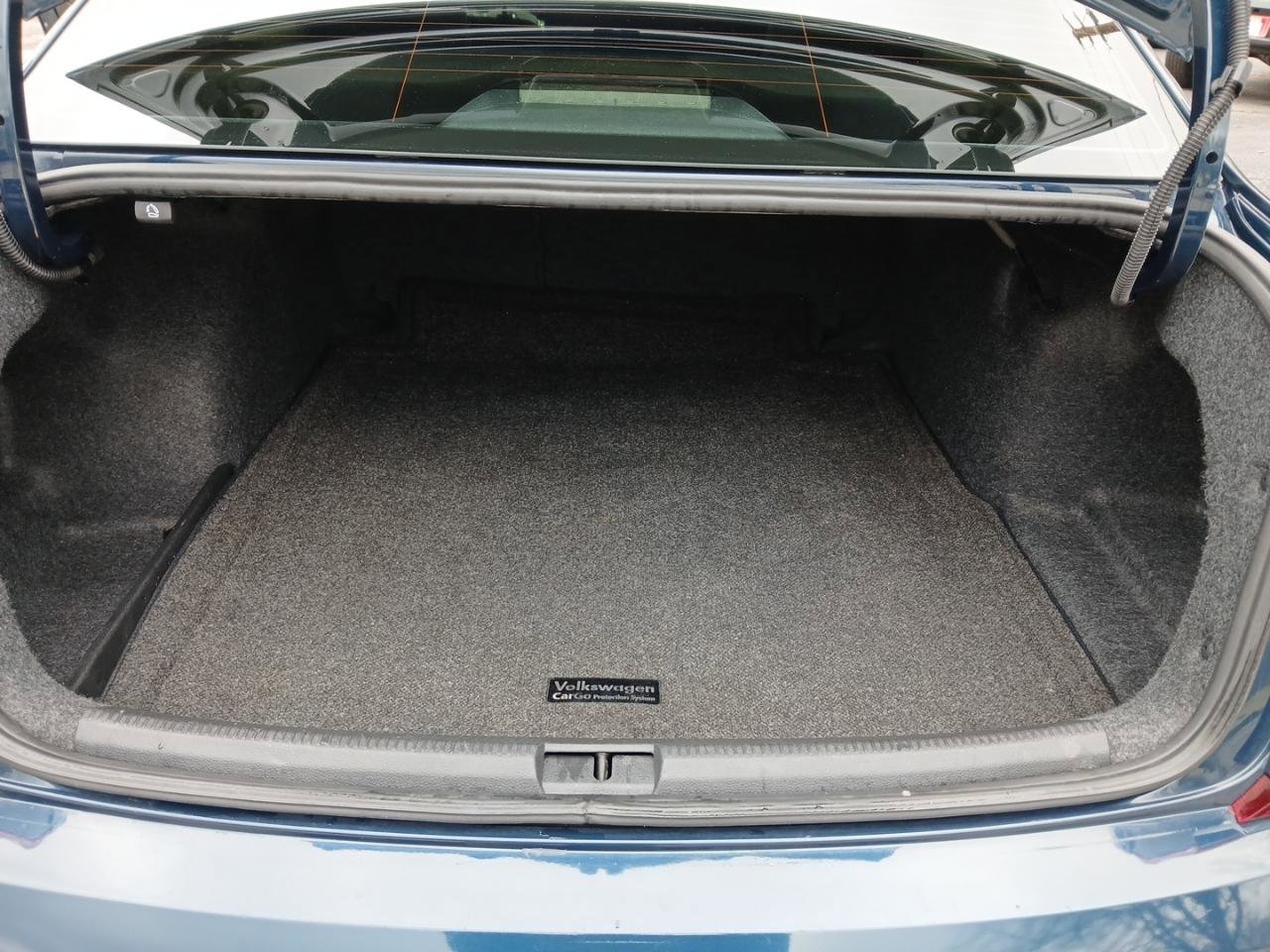 Used 2018 Volkswagen Passat 2.0T SE image 10