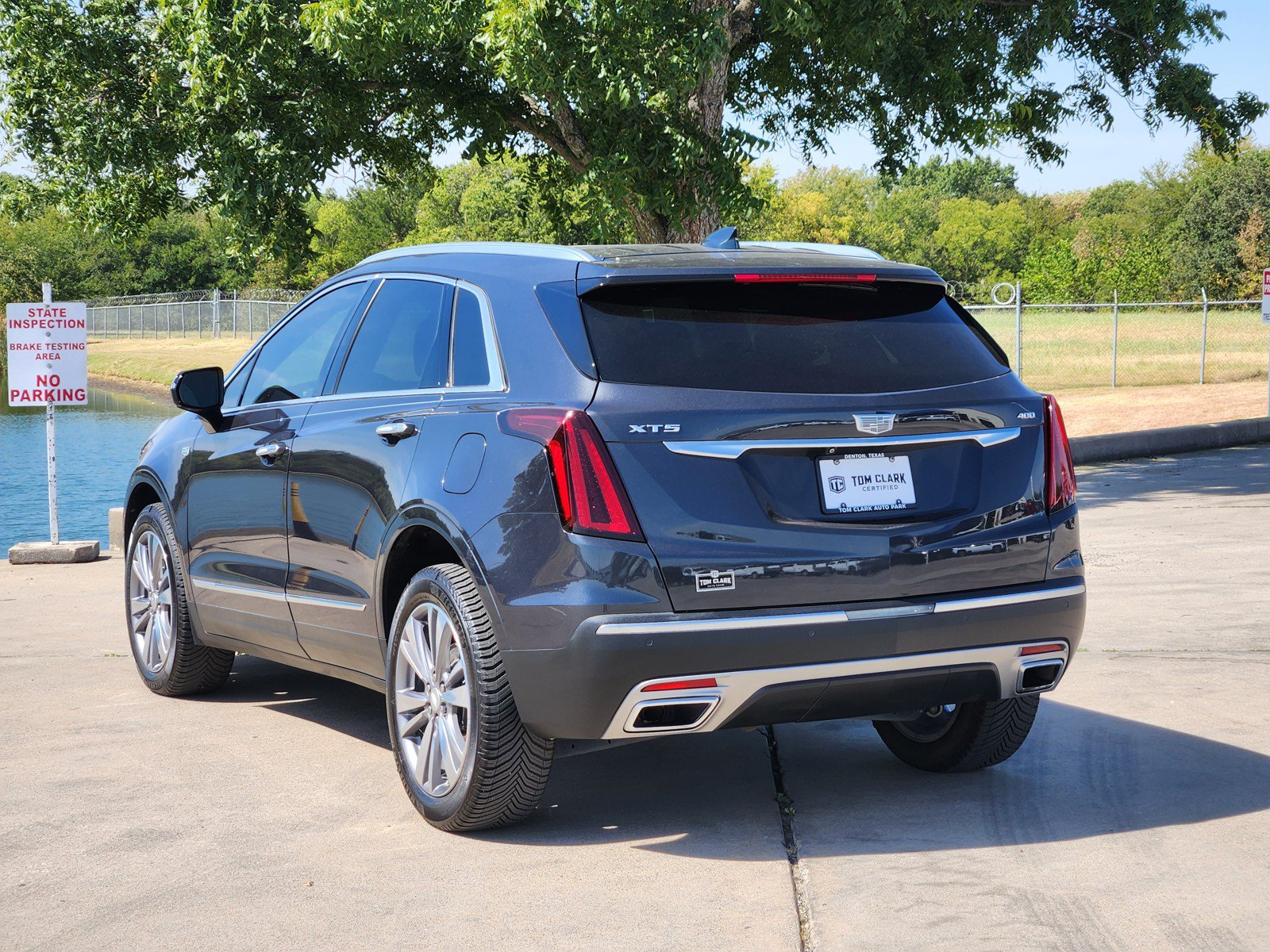 Used 2021 Cadillac XT5 Premium Luxury w/ LPO, Floor Liner Package FWD image 4