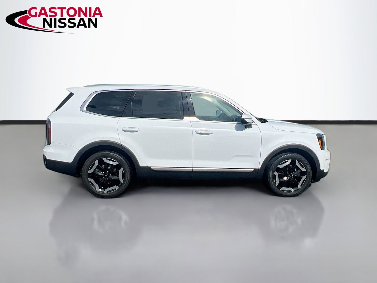 Used 2023 Kia Telluride EX w/ EX Captain's Chair Package image 10