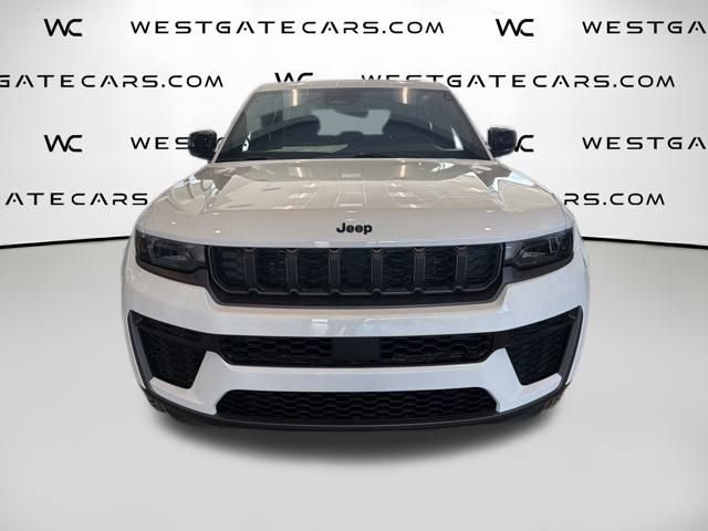 New 2026 Jeep Grand Cherokee Altitude image 2