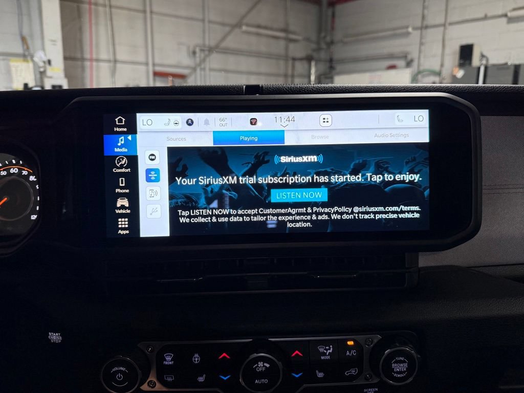 Certified 2025 Jeep Gladiator Sport AWD/4WD image 12