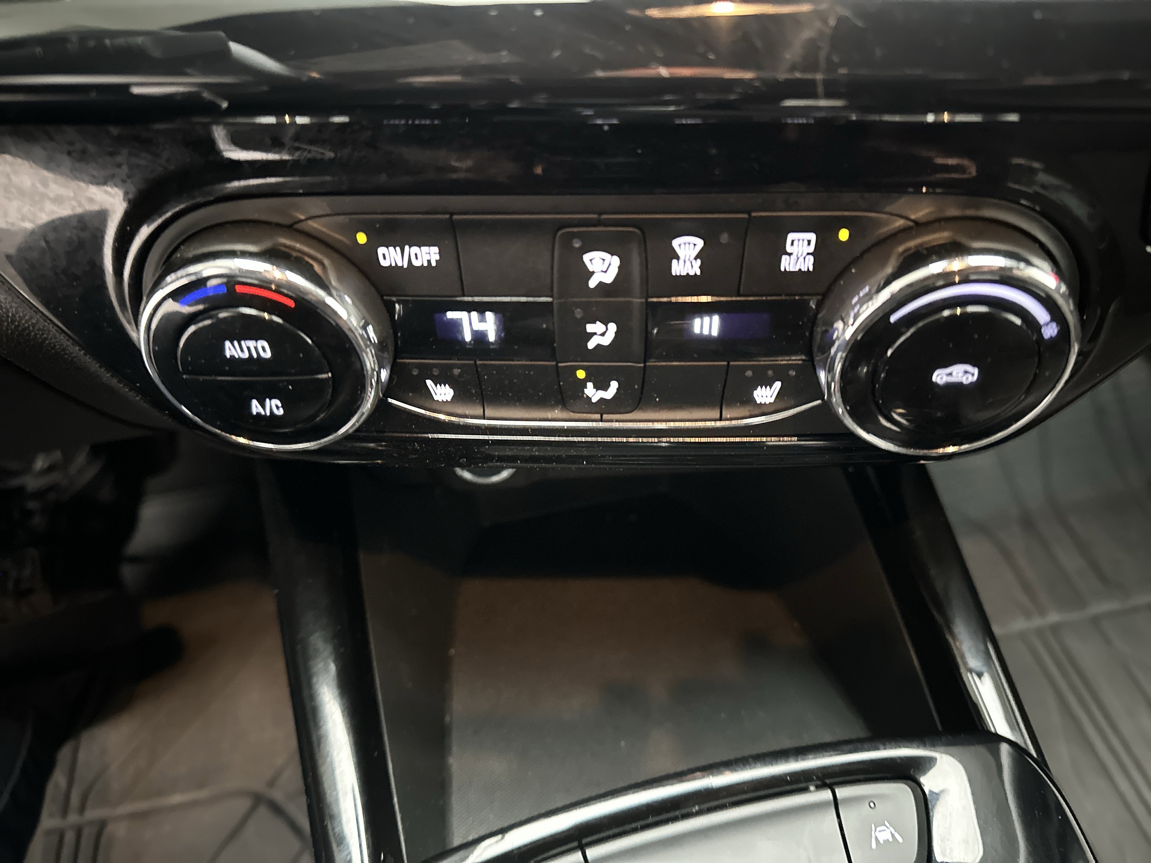 Used 2025 Chevrolet Trax RS w/ Driver Confidence Package image 31