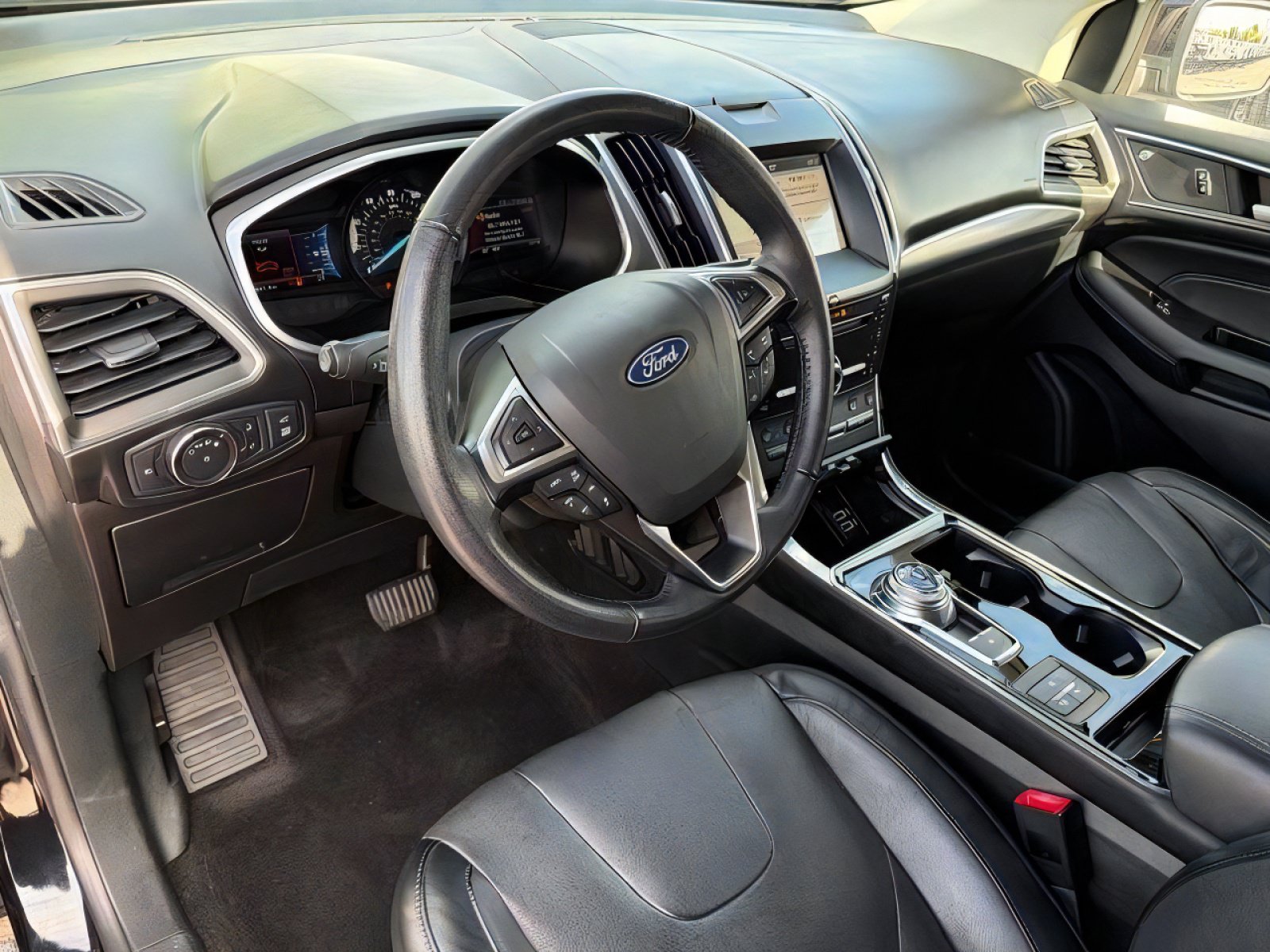 Used 2019 Ford Edge Titanium w/ Equipment Group 301A FWD image 18