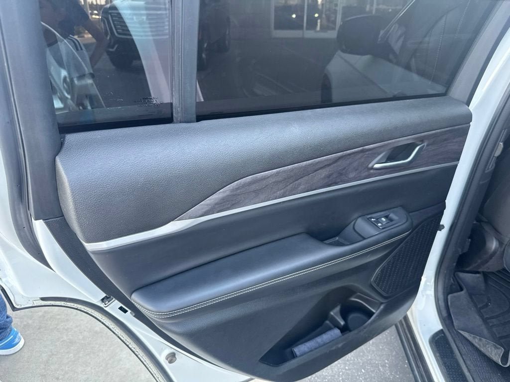 Used 2023 Jeep Grand Cherokee L Limited RWD image 21