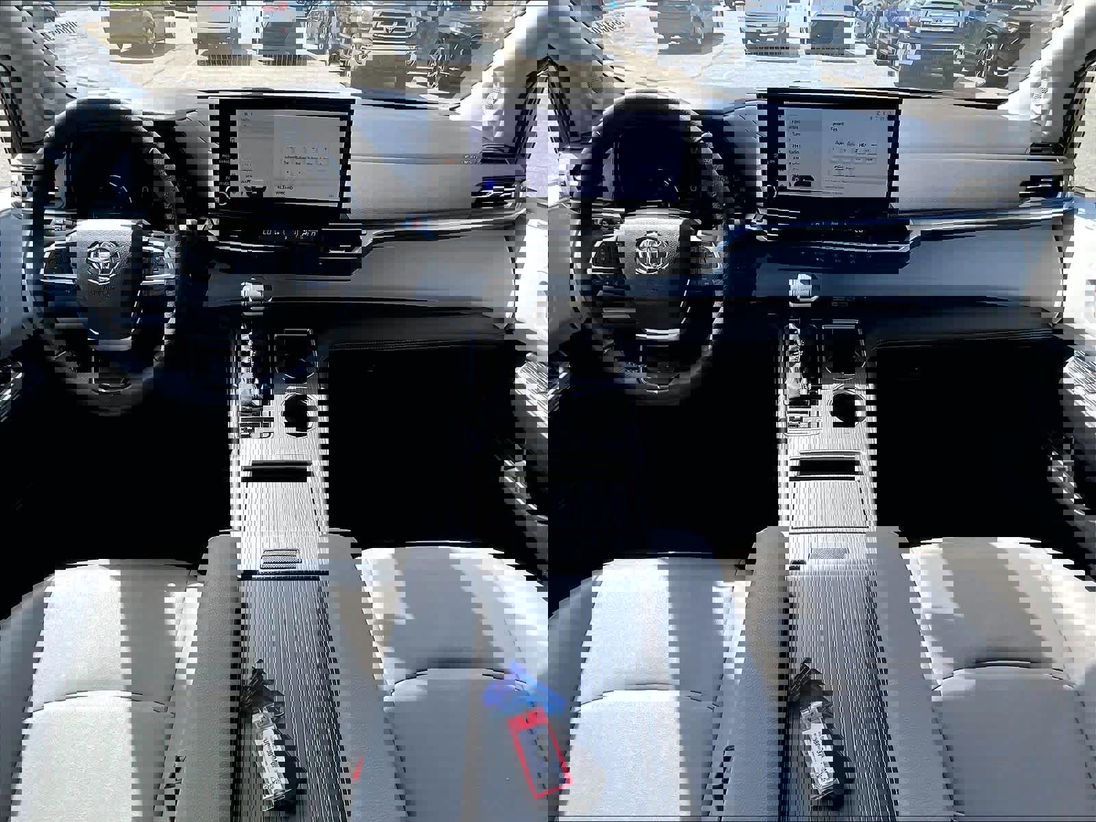 Used 2025 Toyota Sienna XLE w/ XLE Plus Package image 22