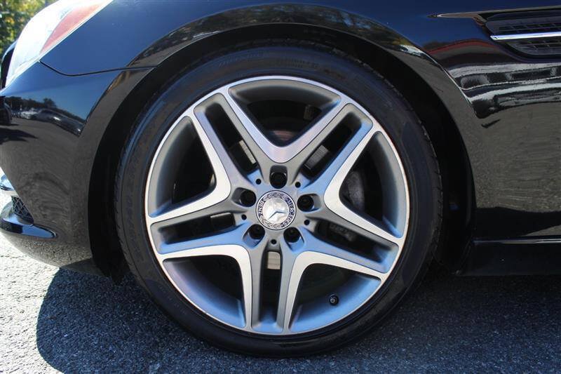 Used 2015 Mercedes-Benz SLK 250 w/ Premium Package image 9