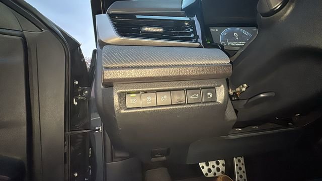 Used 2025 Toyota Camry SE image 14