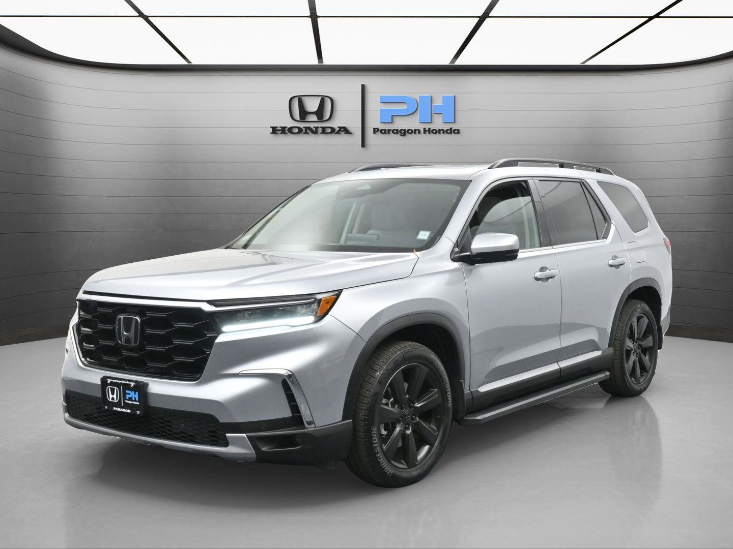 Certified 2025 Honda Pilot Touring image 1