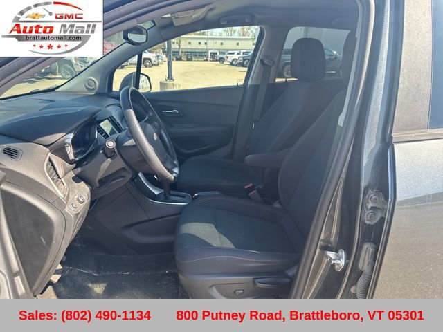 Used 2019 Chevrolet Trax LS w/ Tint and Cruise Package AWD/4WD image 10